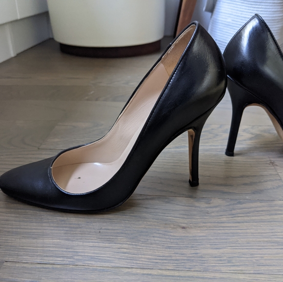 Black Manolo Blahnik pumps 4" heel - Picture 12 of 12